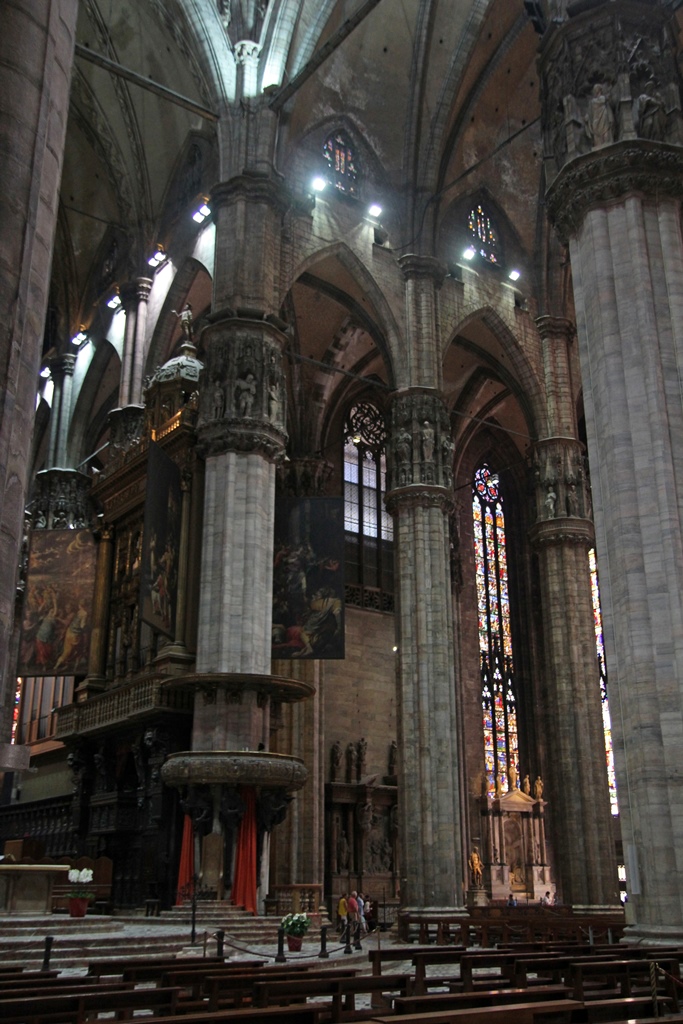 Columns and Right Pulpit
